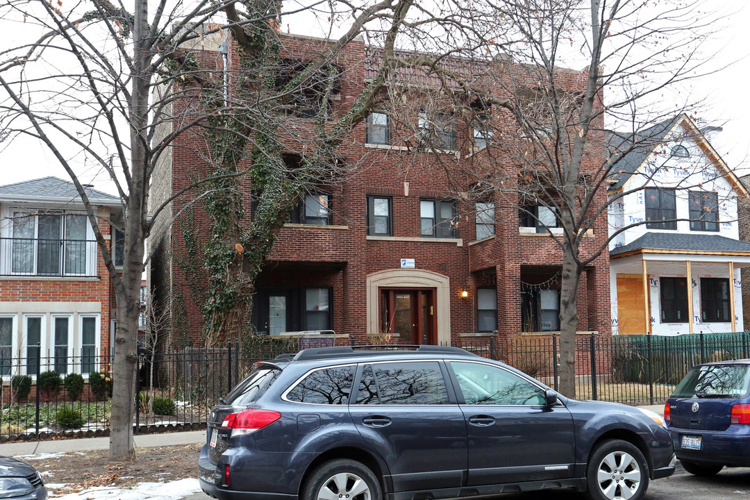 Ravenswood in Chicago, IL - Building Photo