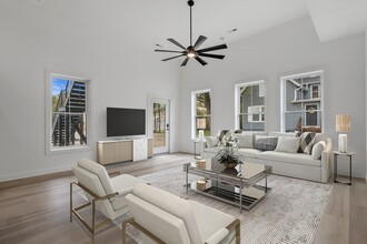 308 Oak St, Unit 102 in Slinger, WI - Building Photo - Building Photo