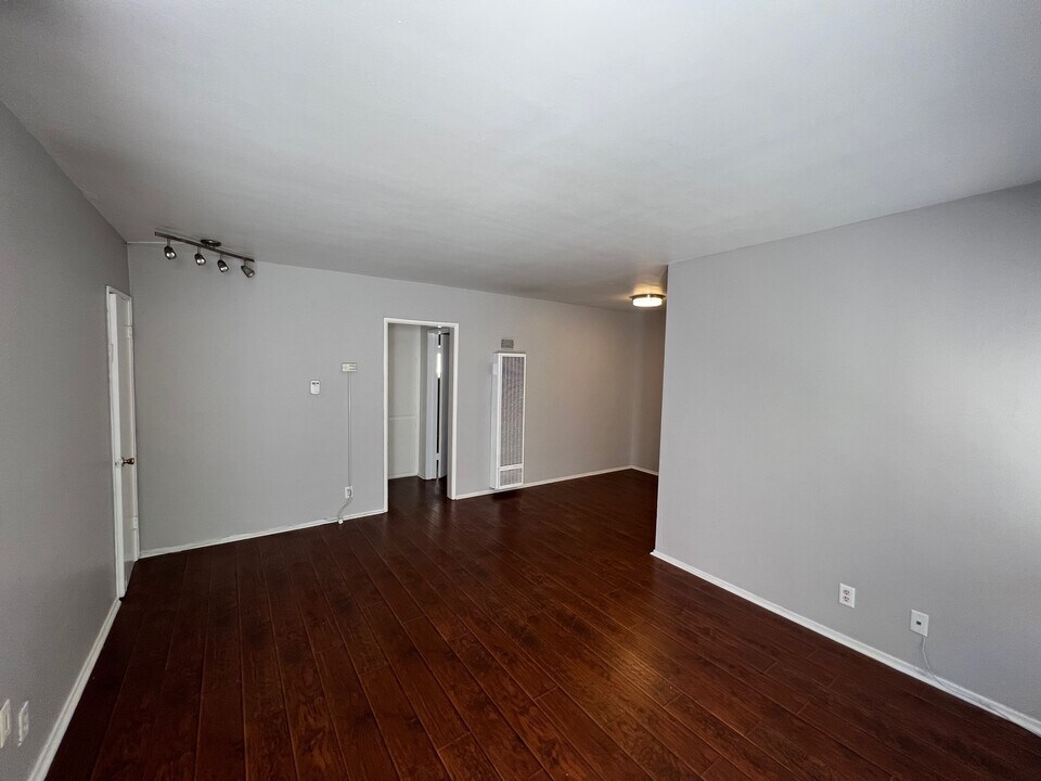 924 N Ogden Dr in West Hollywood, CA - Building Photo