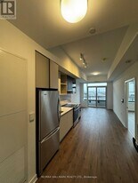 395 Dundas St W in Oakville, ON - Building Photo