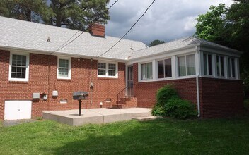 8701 Holly Hill Rd in Richmond, VA - Building Photo - Building Photo