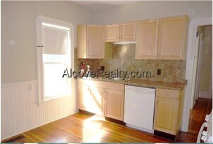 39 Hall Ave in Somerville, MA - Building Photo
