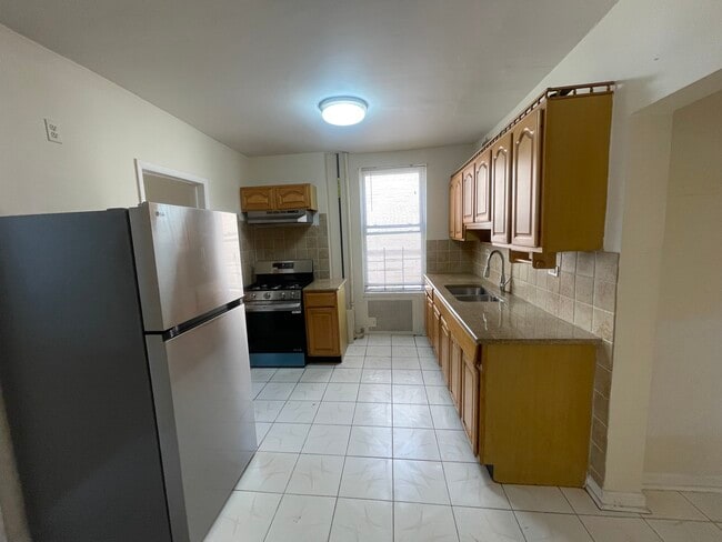 98 Bristol St, Unit Pitkins Ave Bristol St.