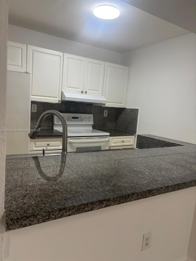 4400 W 16th Ave in Hialeah, FL - Building Photo - Building Photo