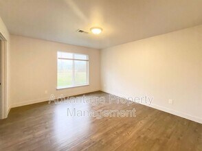 1170 Linn Way in Brownsville, OR - Building Photo - Building Photo