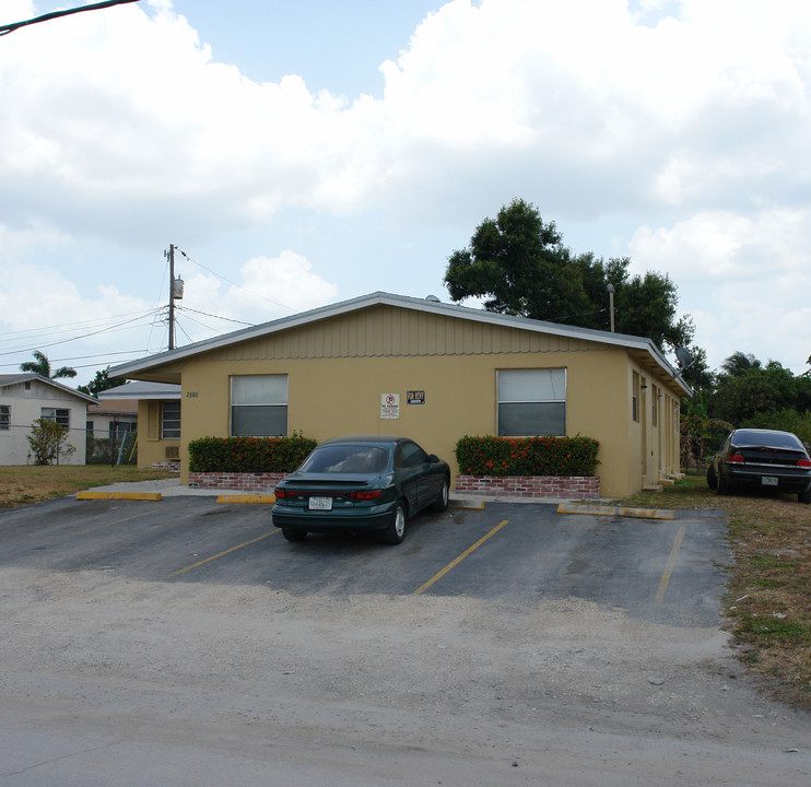 2880 SW 1st St in Fort Lauderdale, FL - Building Photo