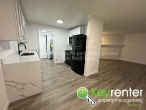 15909 18th Ave Ct E in Tacoma, WA - Building Photo - Building Photo