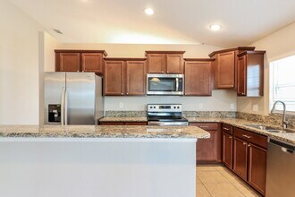 509 Vista Ridge Dr in Ruskin, FL - Building Photo - Building Photo