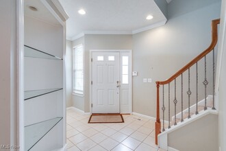 2708 Wyndgate Ct in Westlake, OH - Building Photo - Building Photo