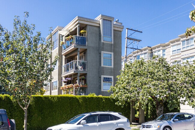 Caseta in Vancouver, BC - Building Photo - Building Photo