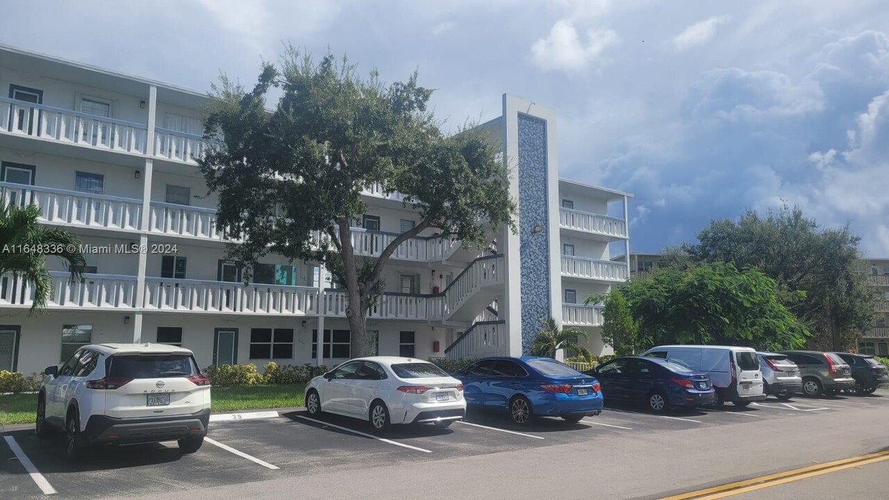 3028 Harwood D in Deerfield Beach, FL - Foto de edificio