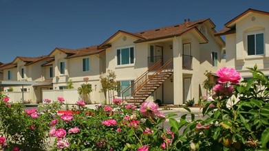 Stonegate Apartments in Fresno, CA - Foto de edificio - Building Photo