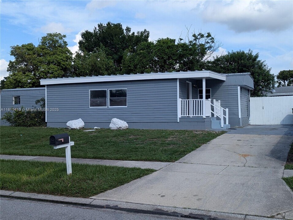 6826 Pompeii Rd in Orlando, FL - Building Photo