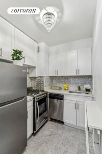 401 W 56th St in New York, NY - Building Photo - Building Photo