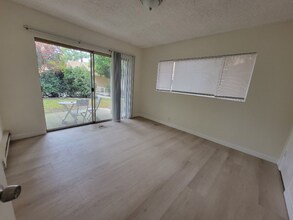 13531 Wyandotte St in Los Angeles, CA - Building Photo - Building Photo