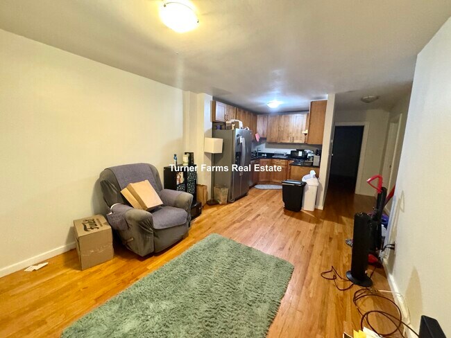 175 Rindge Ave, Unit 1R in Cambridge, MA - Building Photo - Building Photo