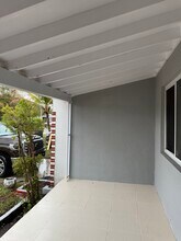 14065 NE 16th Ave in North Miami, FL - Foto de edificio - Building Photo