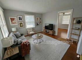 5557 Ramona Blvd in Jacksonville, FL - Building Photo