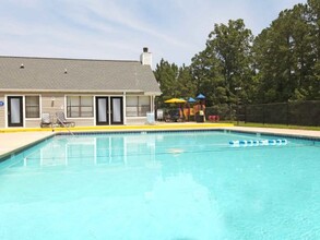 Amber Oaks Apartments in Durham, NC - Building Photo - Building Photo