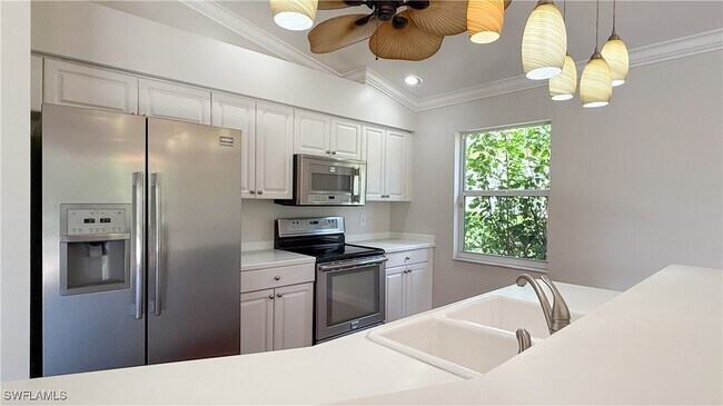 8460 Indian Wells Way in Naples, FL - Foto de edificio - Building Photo