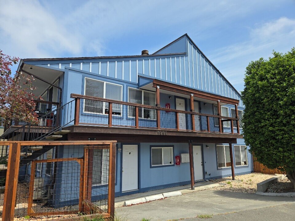 1350 Hallen Dr in Arcata, CA - Building Photo