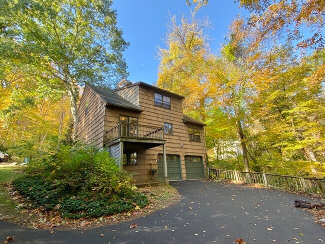 1031 Howe Ave in Shelton, CT - Building Photo - Building Photo
