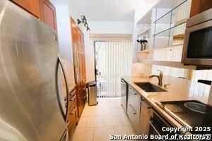 8642 Fredericksburg Rd in San Antonio, TX - Building Photo - Building Photo