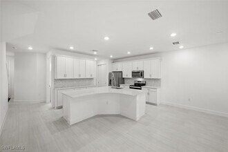 4286 Sonoma Oaks Dr in Naples, FL - Building Photo - Building Photo