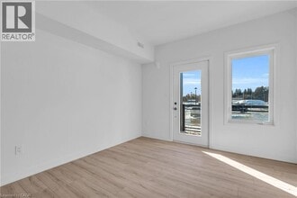 940 St David St N in Fergus, ON - Building Photo - Building Photo