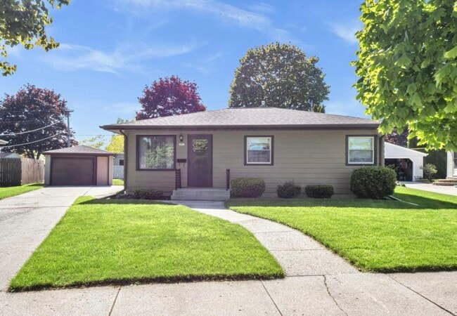 property at 2832 S 11th Pl