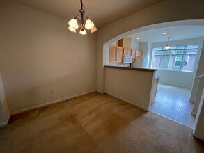 10250 NE Snoqualmie St in Hillsboro, OR - Building Photo - Building Photo