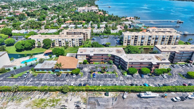 200 Waterway Dr S-Unit -301 in Lantana, FL - Building Photo - Building Photo