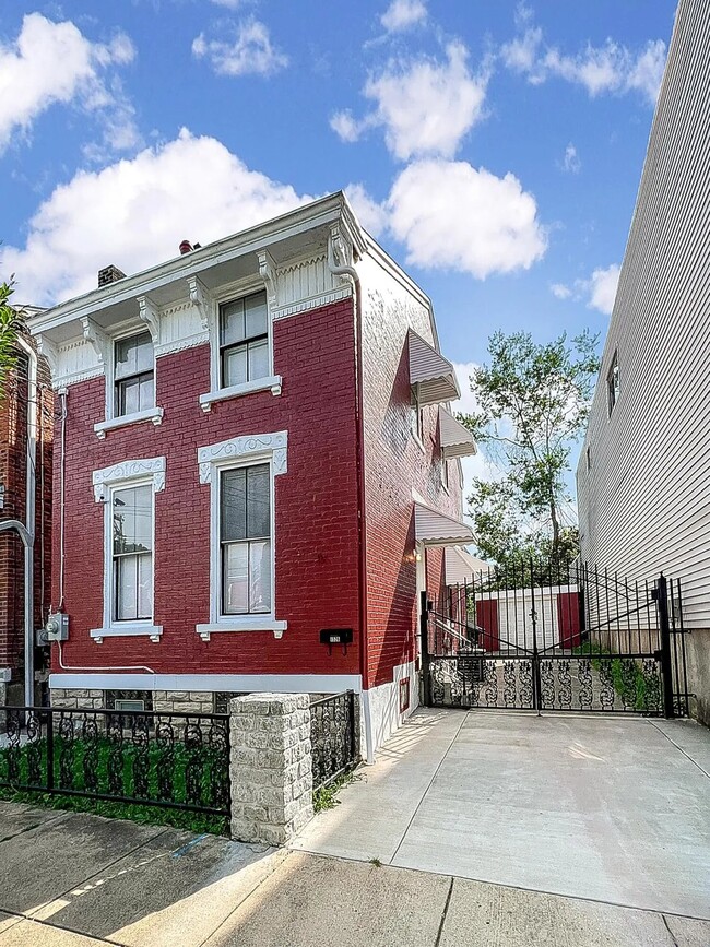 property at 1526 Holman St
