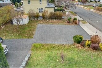 106 Sadler Rd in Bloomfield, NJ - Building Photo - Building Photo
