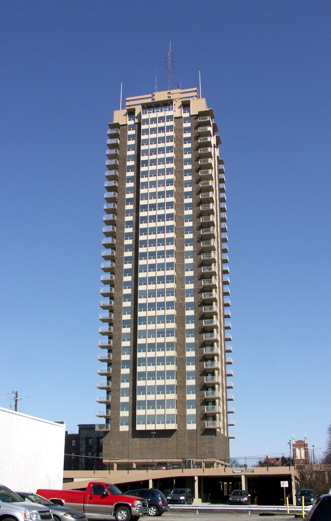 Riley Towers II and III in Indianapolis, IN - Building Photo - Building Photo