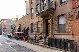 25 Leroy St in New York, NY - Foto de edificio - Building Photo