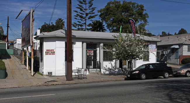 4121 Eagle Rock Blvd in Los Angeles, CA - Building Photo - Building Photo