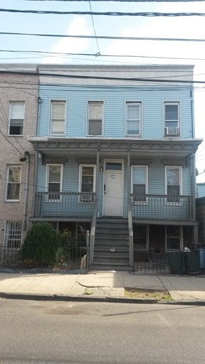 140 Webster Ave in Jersey City, NJ - Building Photo