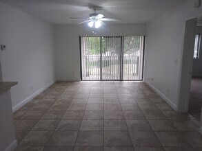9022 W Atlantic Blvd, Unit 223 in Coral Springs, FL - Foto de edificio - Building Photo