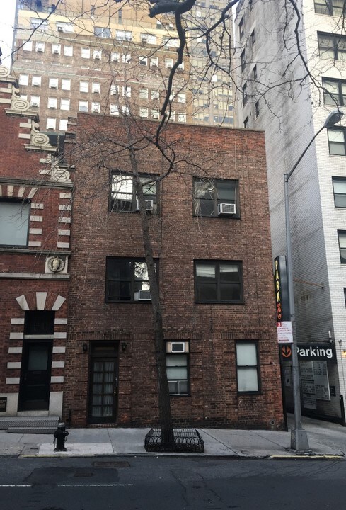 151 E 38th St in New York, NY - Building Photo