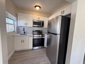 904 4th St in West Palm Beach, FL - Building Photo - Building Photo