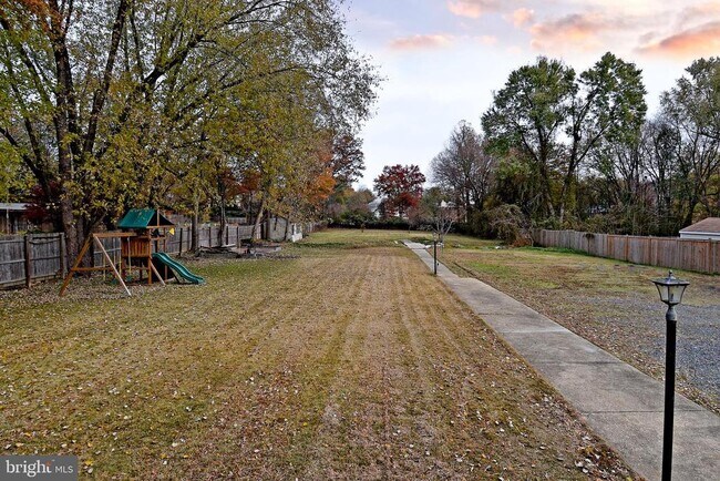 7125 Harrison Ln in Alexandria, VA - Building Photo - Building Photo