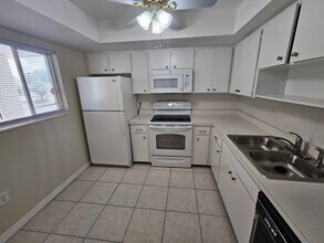 3536 Pinecrest St, Unit 3536 Pinecrest Street#104 in Sarasota, FL - Building Photo - Building Photo