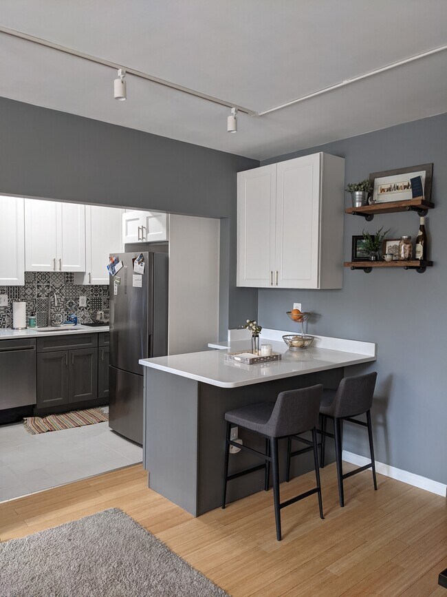 1711 Massachusetts Ave NW, Unit 113 in Washington, DC - Foto de edificio - Building Photo
