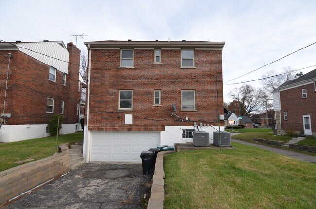 7301 Brookcrest Dr, Unit 1 in Cincinnati, OH - Foto de edificio - Building Photo