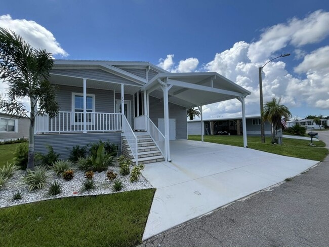 420 Hidden Cove Rd in North Fort Myers, FL - Building Photo - Building Photo