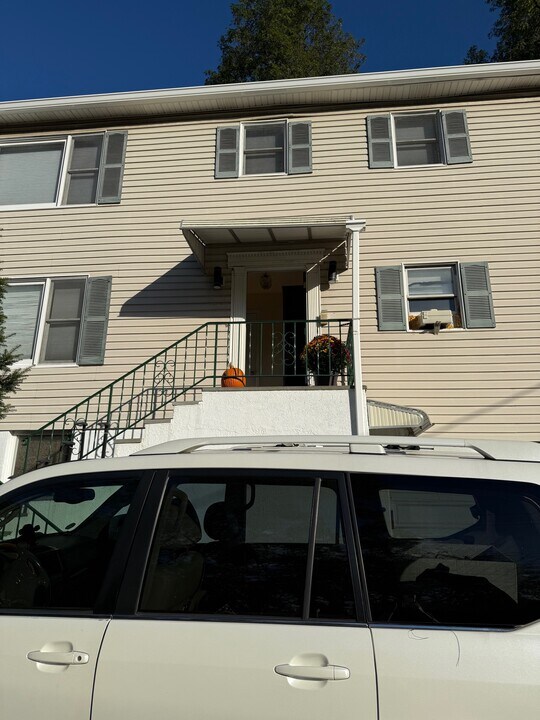 36 Broadway, Unit apt 2 in Dobbs Ferry, NY - Building Photo