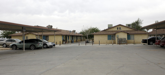 11606 Chamberlaine Ave in Adelanto, CA - Building Photo - Building Photo