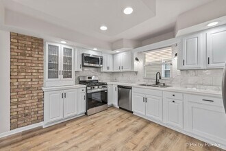 1019 Maple St in Lake In The Hills, IL - Building Photo - Building Photo