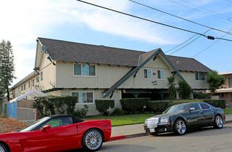 Pacific Villa in San Leandro, CA - Foto de edificio - Building Photo